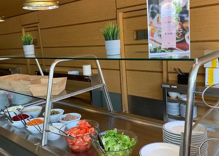 Отель Ciudad De Vacaciones Monte Do Gozo Кастрофейто